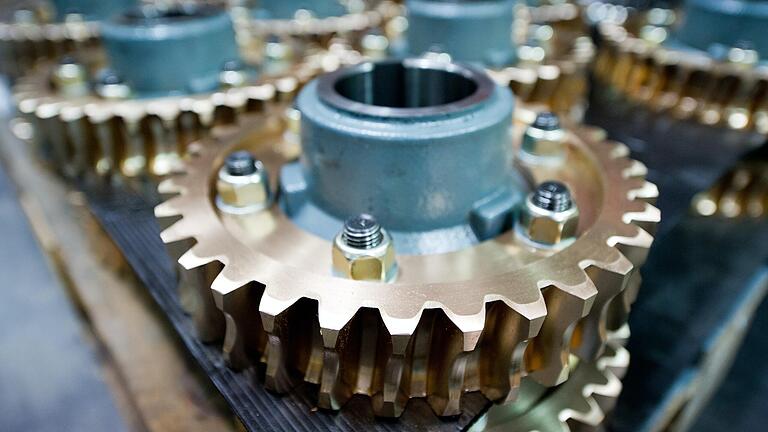 In der bayerischen Metall- und Elektroindustrie droht im Herbst eine harte Tarifrunde. Unterfrankens Metall-Arbeitgeber fordern von Mitarbeitern und Gewerkschaften für einen Tarif-Abschluss bereits massive finanzielle Entlastungen.