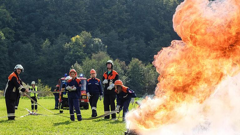 Unterschiedliche Szenarien wurden bei der 24-Stunden-Übung zum Jugendfeuerwehrtag durchgespielt. Foto: Björn Hein       -  Unterschiedliche Szenarien wurden bei der 24-Stunden-Übung zum Jugendfeuerwehrtag durchgespielt. Foto: Björn Hein