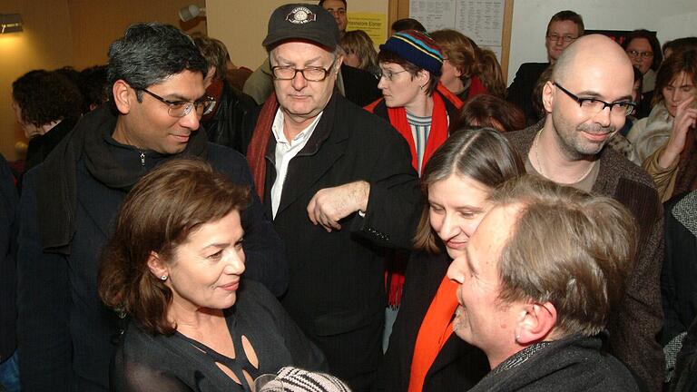 Stargast beim Festival 2004 war Hannelore Elsner, hier im Gespräch mit den Main-Post-Redakteuren Christine Jeske und Holger Welsch. Stargast beim Festival 2004 war Hannelore Elsner, hier im Gespräch mit den Main-Post-Redakteuren Christine Jeske und Holger Welsch.