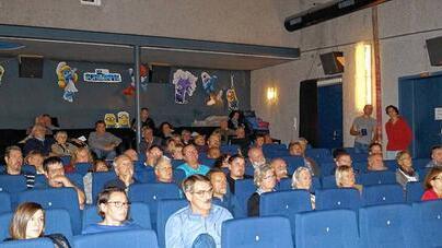 Bei der Vorführung des Dokumentarfilms &bdquo;Wer rettet wen?&ldquo; mit anschließender Diskussion war das Zeiler Kino gut besucht.