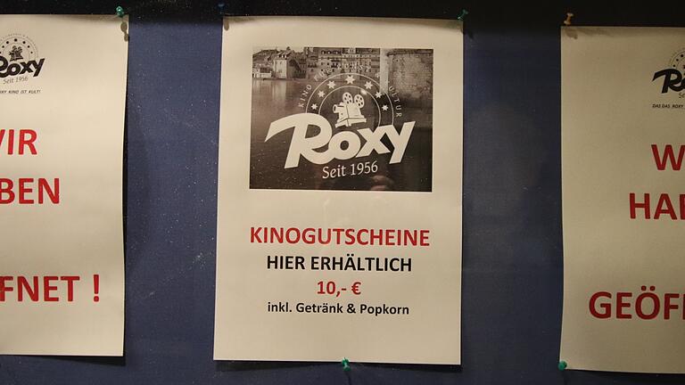 Der Schaukasten des Roxy am Wiedereröffnungstag.