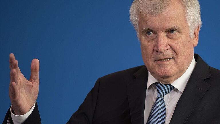 Pressekonferenz Innenminister Seehofer       -  Horst Seehofer (CSU) am Mittwoch vor der Presse