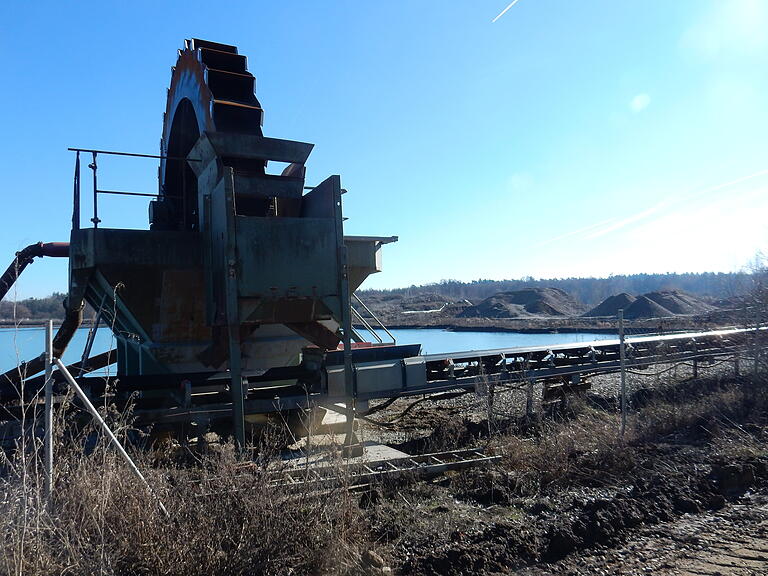 Noch läuft die Sand- und Kiesausbeute zwischen Industriepark Maintal und der Naherholungsanlage&nbsp; 'Baggersee'.