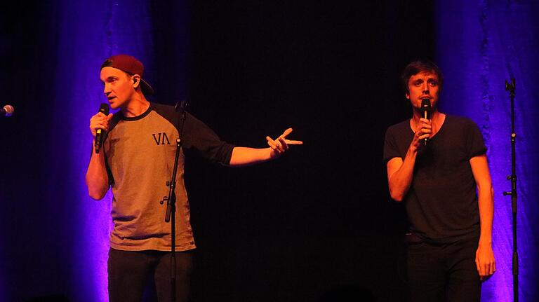 'Das Lumpenpack' mit Jonas Meyer (links) und Max Kennel: Zwischen den Songs gibt es Dialoge, Stand-Ups und spontane Moderationen. 'Das Lumpenpack' mit Jonas Meyer (links) und Max Kennel: Zwischen den Songs gibt es Dialoge, Stand-Ups und spontane Moderationen.
