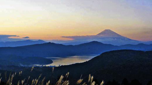 Ein atemberaubender Anblick: Der Fuji, der berühmteste Vulkan Japans, bei Sonnenuntergang.