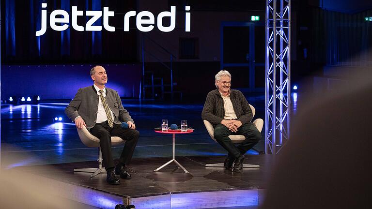 Hubert Aiwanger und Richard Mergner diskutierten Ende November mit dem Publikum in der BR-Sendung 'jetzt red i', die in Esselbach aufgezeichnet wurde.