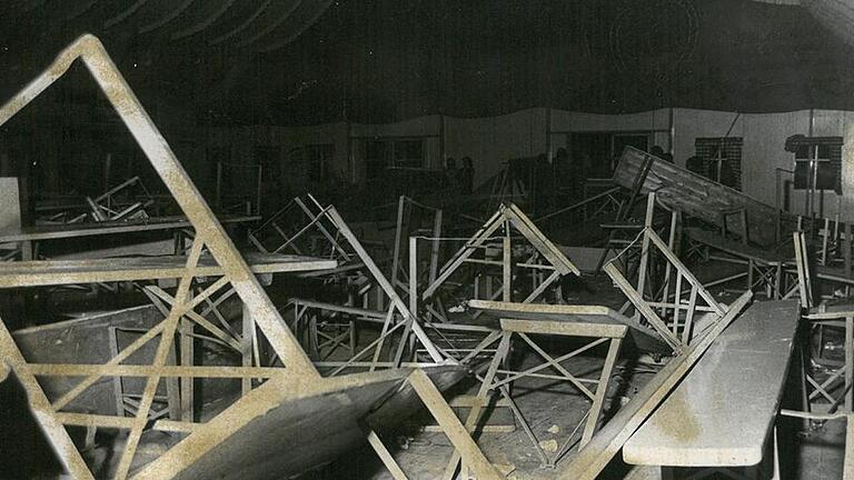 Von Festwochenbesuchern verwüstetes Zelt 1976.