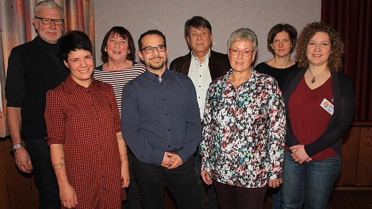 Der neue Vorstand des Fördervereins Volkacher Bäder besteht aus (von links) den drei gleichberechtigten Vorsitzenden Richard Dietz, Manou Wahler und Maria Goodwin sowie (vorne) Schriftführer Cengiz Zarbo und Kassier Reika Wach. Beisitzer sind (hinten) Elmar Datzer und Katja Stöhr. Sylvia Voit (vorne rechts) gehört als Vertreterin der Wasserwacht zum Vorstandsteam.