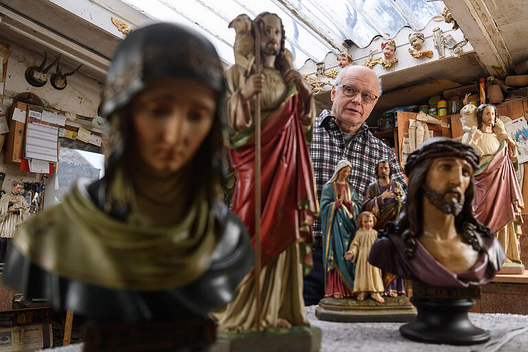 Sakrale Gipsfiguren sind seit zehn Jahren Spezialität des Restaurators. Sakrale Gipsfiguren sind seit zehn Jahren Spezialität des Restaurators.