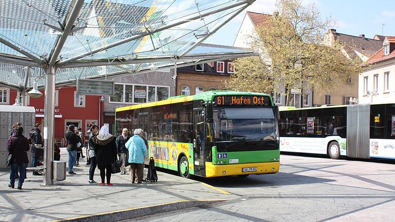 Der Busverkehr innerhalb Schweinfurts ist meist mit einem Fahrschein möglich. Darüber hinaus wird es schwieriger, erst mit dem Verkehrsverbund Mainfranken wird sich das in einigen Jahren ändern.