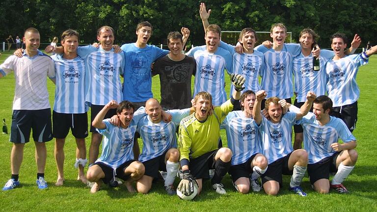 Auch mit dem SV Willanzheim gewann Gerhard Bemerl (hintere Reihe, Fünfter von links) die Meisterschaft in der Würzburger A-Klasse 5 in der Saison 2007/08.