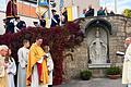 Nach erfolger Sanierung wurde die Schutzmantelmadonna von Wargolshausen von Pfarrer Leo Brand gesegnet.
