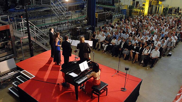 Hofbräu       -  Bisher nutzte das Mozartfest die Abfüllhalle der Würzburger Hofbräu (Bild) für Konzerte. Diese steht in diesem Jahr nicht zur Verfügung, deswegen wird diesmal die &ndash; größere &ndash; Leerguthalle genutzt.