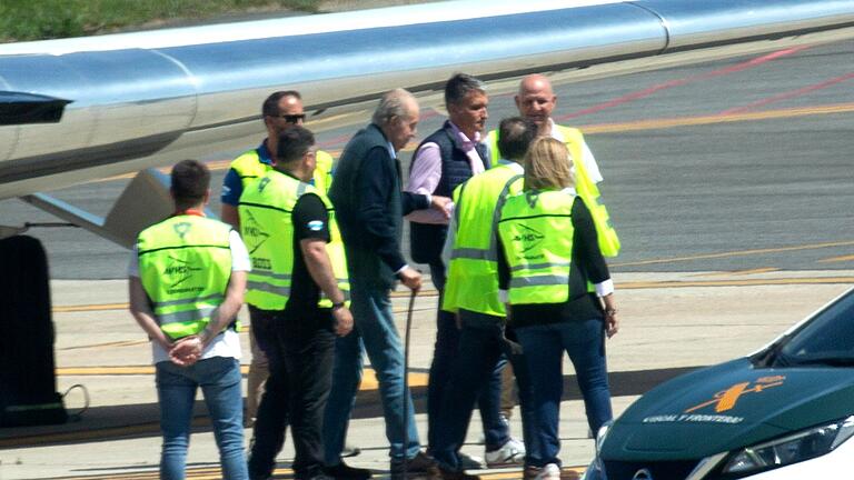 Juan Carlos.jpeg       -  Juan Carlos bei seiner Ankunft auf dem Internationalen Flughafen von Vigo-Peinador.