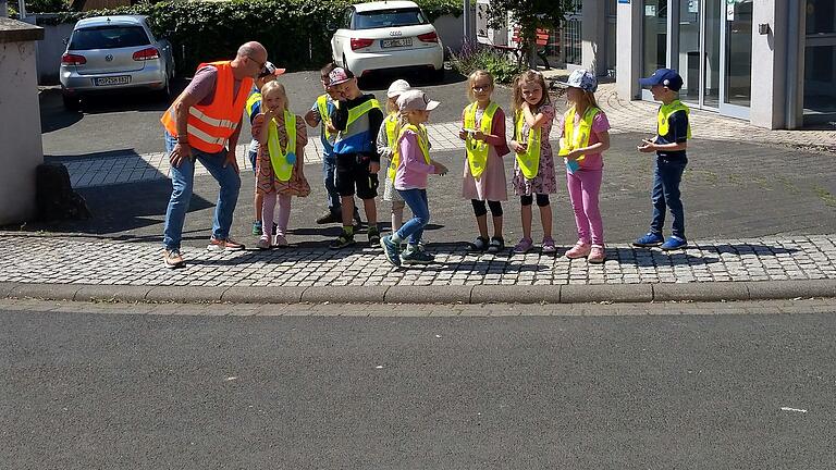 Die Vorschulkinder Eußenheim passen gut auf.