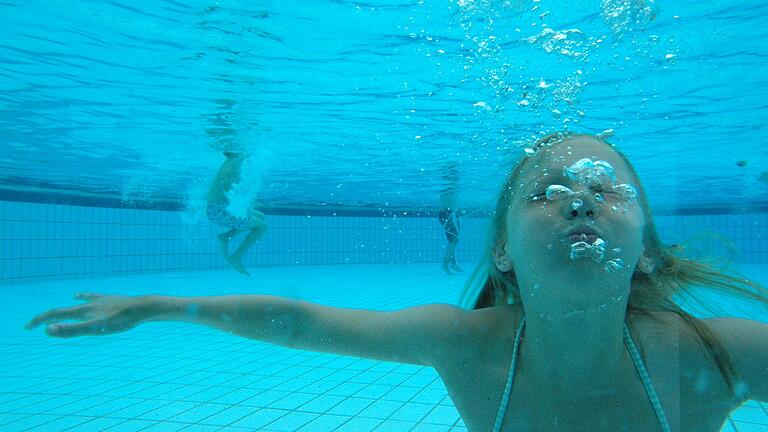 Endlich wieder abtauchen: Auf die neue Freibad-Saison warten viele im Landkreis Bad Kissingen.&nbsp; &nbsp;