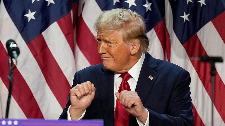 US-Wahlen 2024 - Trump - Jahreschronik 2024 - Trump tanzt bei seiner Wahlparty in Mar-a-Lago am 6. November 2024. (Archivbild) US-Wahlen 2024 - Trump - Jahreschronik 2024 - Trump tanzt bei seiner Wahlparty in Mar-a-Lago am 6. November 2024. (Archivbild)