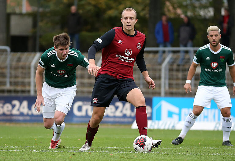 Neuzugang mit Ambitionen: Tobias Kraulich (Mitte) kommt vom 1. FC Nürnberg II.