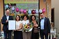 Zum 25. Jubiläum des Geschäfts „No. 5“ am Marktplatz gratulierten IHK-Repräsentant Mathias Plath (links) und Bürgermeister Armin Warmuth (rechts) dem Geschäftsteam (von links) Elke Nickel, Gabi Wolf und Jutta Reith.       -  Zum 25. Jubiläum des Geschäfts „No. 5“ am Marktplatz gratulierten IHK-Repräsentant Mathias Plath (links) und Bürgermeister Armin Warmuth (rechts) dem Geschäftsteam (von links) Elke Nickel, Gabi Wolf und Jutta Reith.