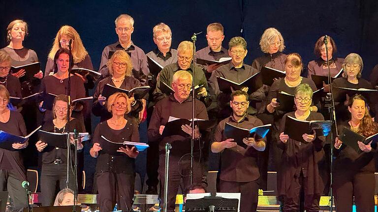 Zwei Chöre - eine Band.