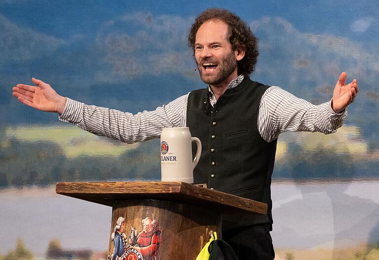 Maximilian Schafroth, Schauspieler und Kabarettist, beim Starkbieranstich auf dem Nockherberg am Mittwochabend: Er hielt die Fastenpredigt.&nbsp;