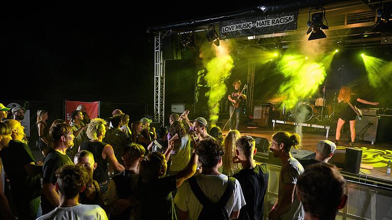 23 verschiedene Bands und Künstler treten beim Umsonst & Draußen-Festival am Saupurzel heuer auf. (Achivbild) 23 verschiedene Bands und Künstler treten beim Umsonst & Draußen-Festival am Saupurzel heuer auf. (Achivbild)