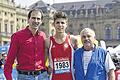 Aktuelle und ehemalige Lauf-Asse aus dem Raum Würzburg: Beim Residenzlauf trafen sich (von links) Hubert Karl, sein Neffe Patrick Karl (beide TV Ochsenfurt) und Otto Knarr (früher DJK Würzburg).