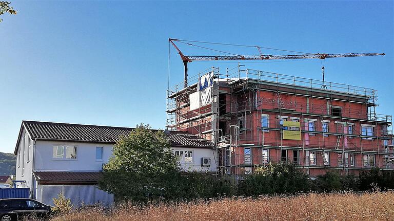 Mit ihrem viergeschossigen Neubau erweitert die BLS-Analytik GmbH an der Columbiastraße in Bad Kissingen ihre Nutzfläche von 800 auf 2000 Quadratmeter.Sigismund von Dobschütz       -  Mit ihrem viergeschossigen Neubau erweitert die BLS-Analytik GmbH an der Columbiastraße in Bad Kissingen ihre Nutzfläche von 800 auf 2000 Quadratmeter.Sigismund von Dobschütz