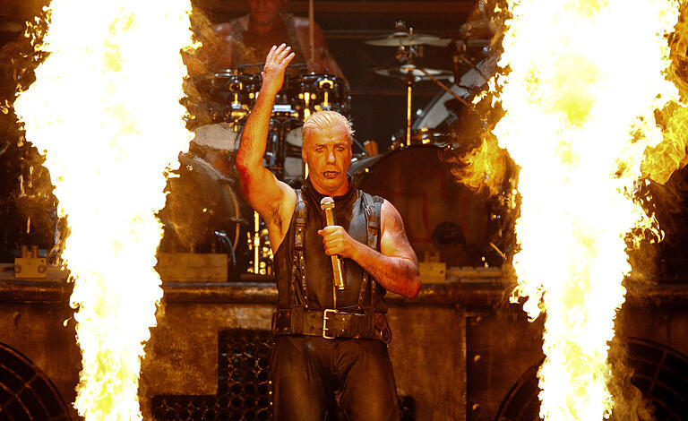 Til Lindemann, den Sänger der Band Rammstein, werden die Jutzis in Mexiko live sehen (hier ein Archivbild vom Wacken Open-Air Festival 2013) Til Lindemann, den Sänger der Band Rammstein, werden die Jutzis in Mexiko live sehen (hier ein Archivbild vom Wacken Open-Air Festival 2013) 