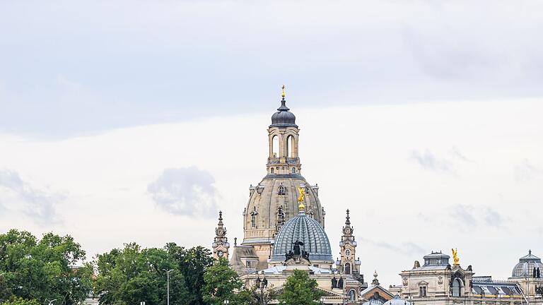 Brückeneinsturz in Dresden       -  Ein Hochwasser in der Elbe könnte die Arbeiten an der eingestürzten Carolabrücke erschweren.