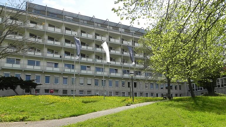 Ins ehemalige Seniorenheim am Kurpark ziehen Auszubildende des Rhön-Klinikums ein.