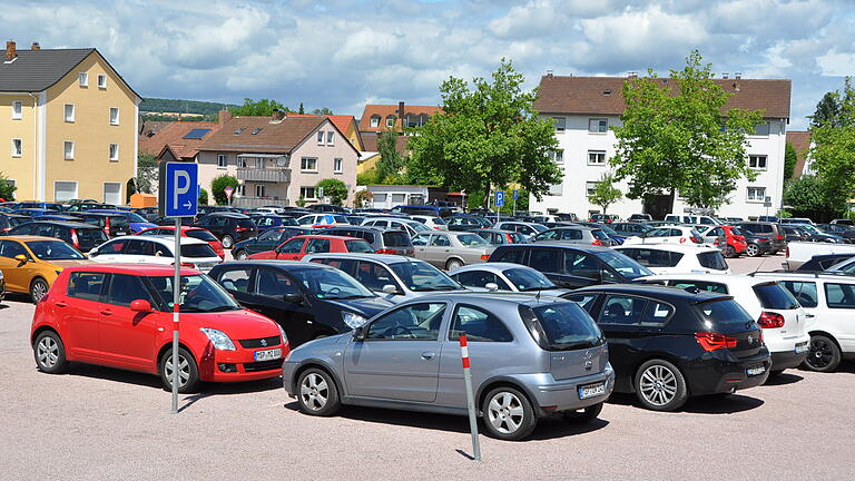Der Parkplatz am Alten Festplatz in Marktheidenfeld. Der Parkplatz am Alten Festplatz in Marktheidenfeld.
