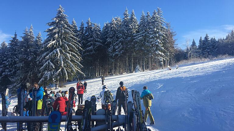 Wie sieht es im kommenden Winter mit den Einkehrschwüngen in den Rhöner Ski-Hütten aus? Wir haben uns bei den Betreibern zu den Corona-Maßnahmen umgehört. Auch wie hier an der Gemündener Hütte. Wie sieht es im kommenden Winter mit den Einkehrschwüngen in den Rhöner Ski-Hütten aus? Wir haben uns bei den Betreibern zu den Corona-Maßnahmen umgehört. Auch wie hier an der Gemündener Hütte.