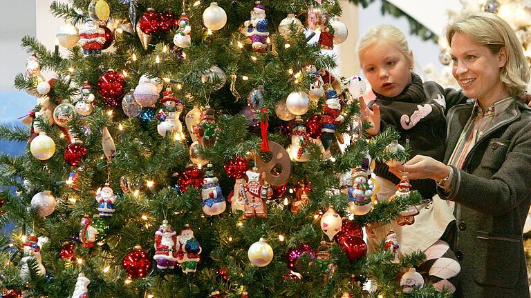 Ein Christbaum gehört an Weihnachten einfach dazu - und halt eine lange Tradition. Ein Christbaum gehört an Weihnachten einfach dazu - und halt eine lange Tradition.