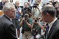Fromm und Edathy       -  Verfassungsschutz-Chef Heinz Fromm (l.) im Gespräch mit dem Vorsitzenden des NSU-Ausschusses, Andreas Edathy. Foto: Wolfgang Kumm