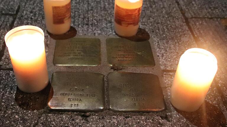 Stolpersteine in der Kitzinger Rosenstraße erinnern an jüdische Mitbürger. Stolpersteine in der Kitzinger Rosenstraße erinnern an jüdische Mitbürger.