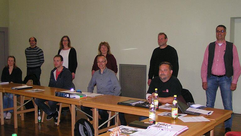 Neun neue Mitglieder hat der Gemeinderat Gaukönigshofen. Im Bild (vorne von links): Veronika Heller, Dominik Hergenröther, Stefan Rettner und Jürgen Schimmer. Hinten stehend Dr. Jürgen Kempf, Birgit Derr, Maria Schmidt, Andreas Höfner und Matthias Düchs.