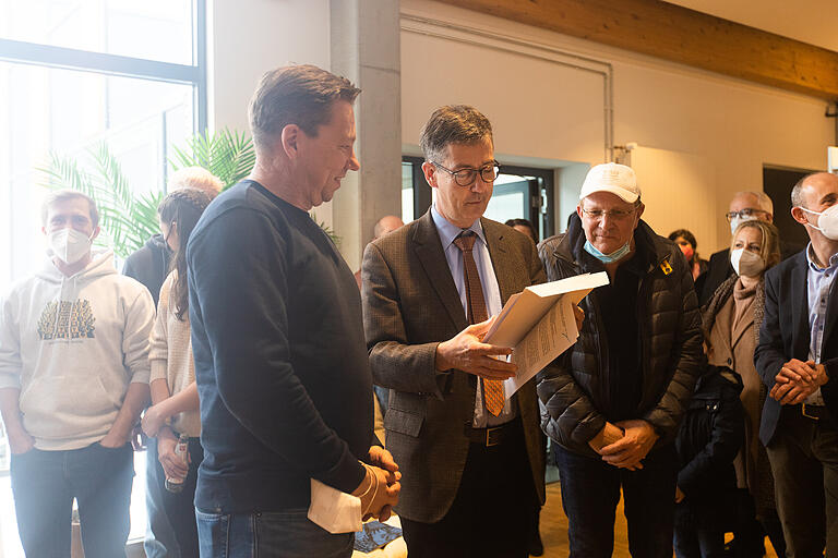 Das neue Büroforum in Würzburg wird eingeweiht. Hier zu sehen: Jochen Bähr und Christian Schuchardt.