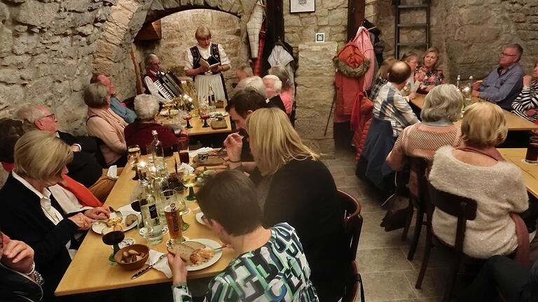 Fränggische Mundart beim Weinabend. Fränggische Mundart beim Weinabend.