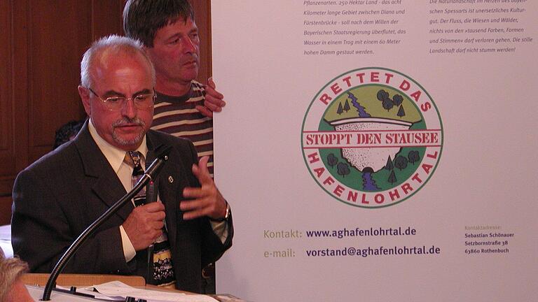 Sebastian Schönauer, der Vorsitzende der Aktionsgemeinschaft Hafenlohrtal, bei der 25-Jahrfeier der AGH in Lichtenau im Jahre 2003. Sebastian Schönauer, der Vorsitzende der Aktionsgemeinschaft Hafenlohrtal, bei der 25-Jahrfeier der AGH in Lichtenau im Jahre 2003.