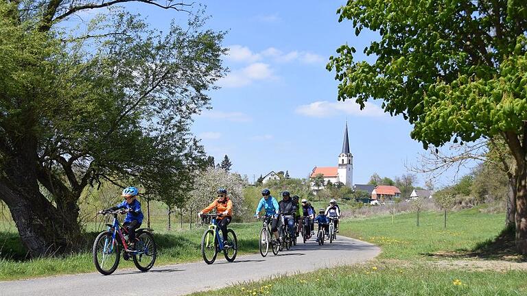 Attraktive Radwege durchziehen bereits den Landkreis Schweinfurt, hier der Wern-Radweg bei Pfersdorf. Zur Optimierung des Angebots beteiligt sich der Landkreis am Kooperationsprojekt &bdquo;Benchmark Radtourismus&ldquo;.