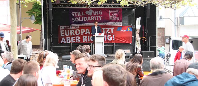 Die DGB-Kundgebung zum 1. Mai in Schweinfurt wie auf diesem Bild traditionell am Georg-Wichtermann-Platz gibt es während der Corona-Pandemie nicht. Stattdessen wird es mit Abstandsregeln und Hygienekonzept eine kurze Veranstaltung am Marktplatz geben. Die DGB-Kundgebung zum 1. Mai in Schweinfurt wie auf diesem Bild traditionell am Georg-Wichtermann-Platz gibt es während der Corona-Pandemie nicht. Stattdessen wird es mit Abstandsregeln und Hygienekonzept eine kurze Veranstaltung am Marktplatz geben.