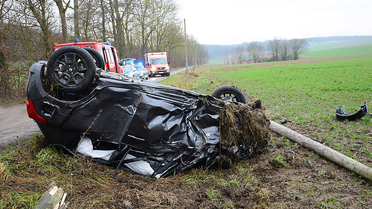 Tödlicher Unfall bei Hettstadt (Lkr. Würzburg)       -  Bei einem Unfall am frühen Samstag Nachmittag wurde eine junge Frau von einem PKW erfasst und tödlich verletzt.