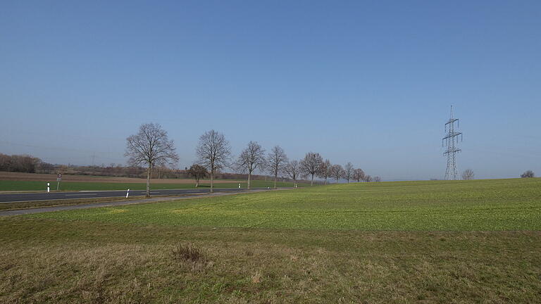 Hier in der Nähe der Maintalautobahn A70 soll der geplante Solarpark in Sand entstehen.