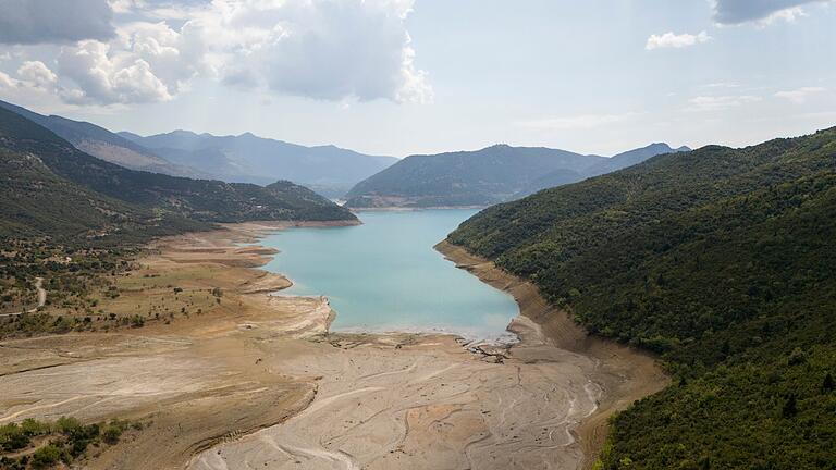 Dürre in Griechenland - Der Stausee liegt 250 Kilometer westlich von Athen. Dürre in Griechenland - Der Stausee liegt 250 Kilometer westlich von Athen.