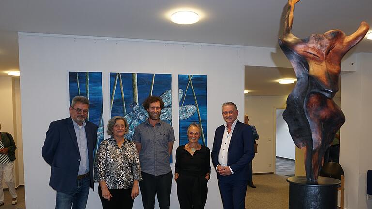 Vernissage in der Kunsthalle Gersfeld (von links): Stadtverordnetenvorsteher Uwe Glück, Eva Repp-Poppe (Bischofsheim), Elias Frisch (Wegfurt), Barbara Dücker (Gersfeld) und Horst Mikliss (Geschäftsführer der Tourismus und Stadtmarketig GmbH Bad Neustadt).