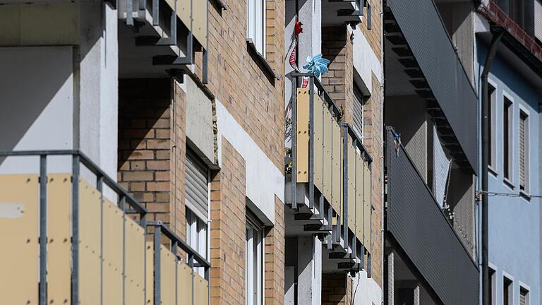 Wohnraum in Würzburg ist sehr begehrt. Da es in der Stadt keinen Mietspiegel gibt, können sich Mieterinnen und Mieter nur schwer gegen zu hohe Mieten wehren.