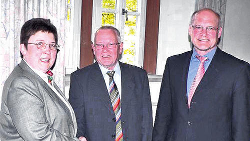 Das neue Dreigestirn an der Spitze der Stadt Hofheim: (von rechts) Bürgermeister Wolfgang Borst, 2. Bürgermeister Bernd Blatt und 3. Bürgermeisterin Julitta Ott.