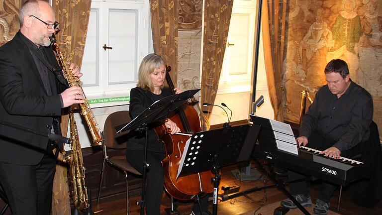 Musikalische Begleitung zu Literatur über den Tod im Franck-Haus-Festsaal: (von links) Christoph Arz, Mareike Väthröder und Alexander Wolf.