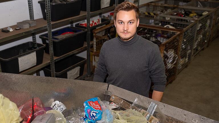 Spitzenpreis für den Einsatz von Künstlicher Intelligenz bei der Müllsortierung: Firmengründer und Geschäftsführer Nathanael Laier von WeSort.AI in Würzburg.